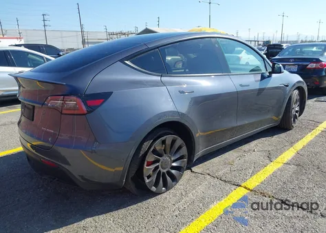 2022 Tesla Model Y Performance Dual Motor All-Wheel Drive z USA, uszkodzony, nr VIN 7SAYGDEF5NF544248